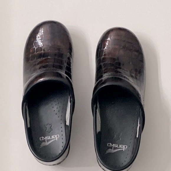 Dansko Shoes - Dansko clogs sz 39 Womens